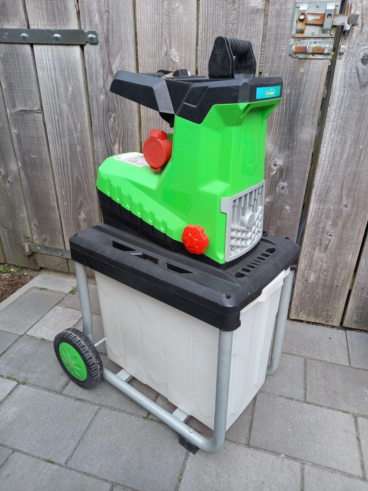 Elektrische Hakselaar met Opvangbak - Zo goed als nieuw, Tuin en Terras, Hakselaars, Ophalen, Gebruikt, Florabest, Met opvangbak