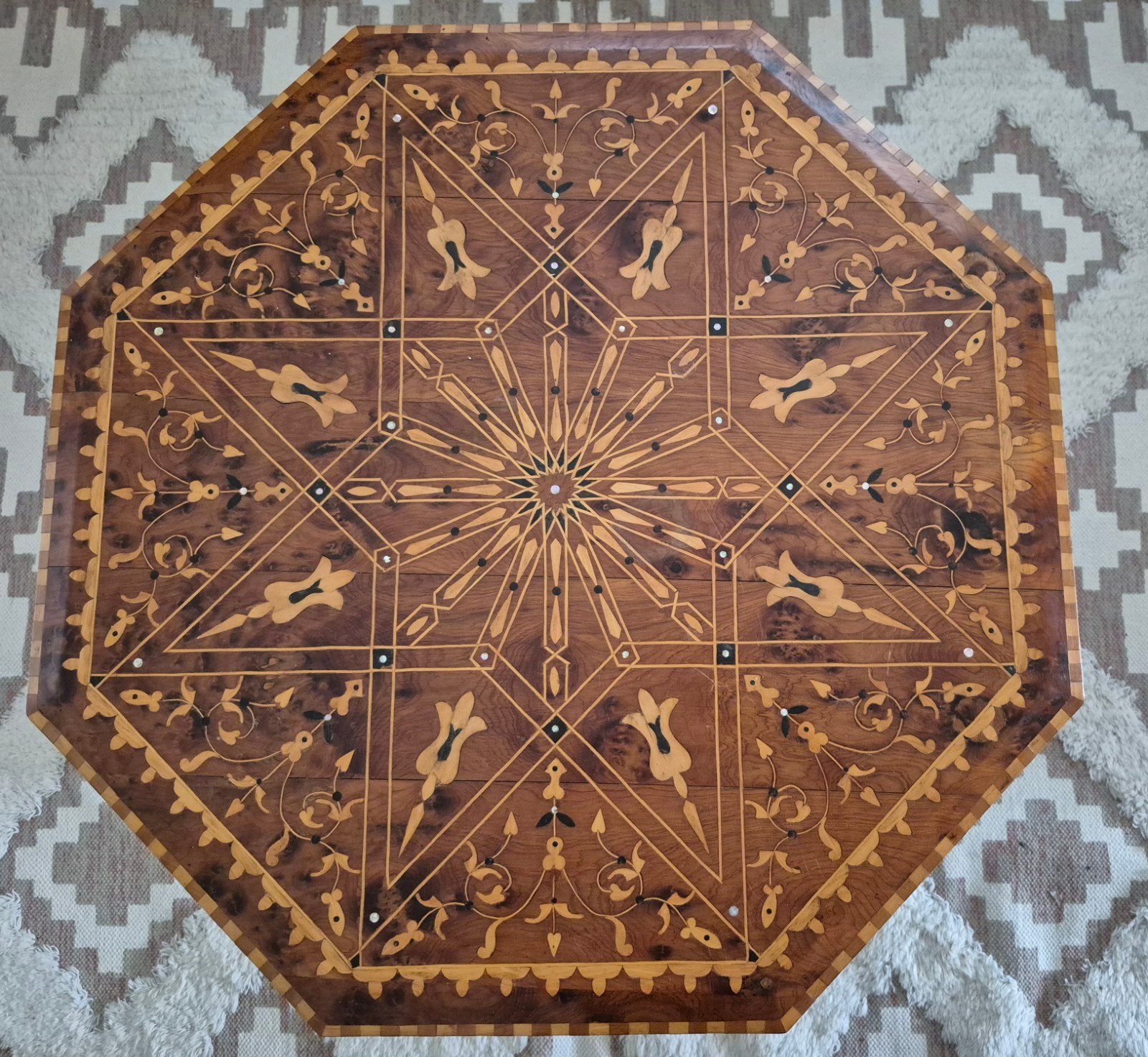 Bijzonder mooie tafel met ingelegd houtwerk 8 kantig, Ophalen