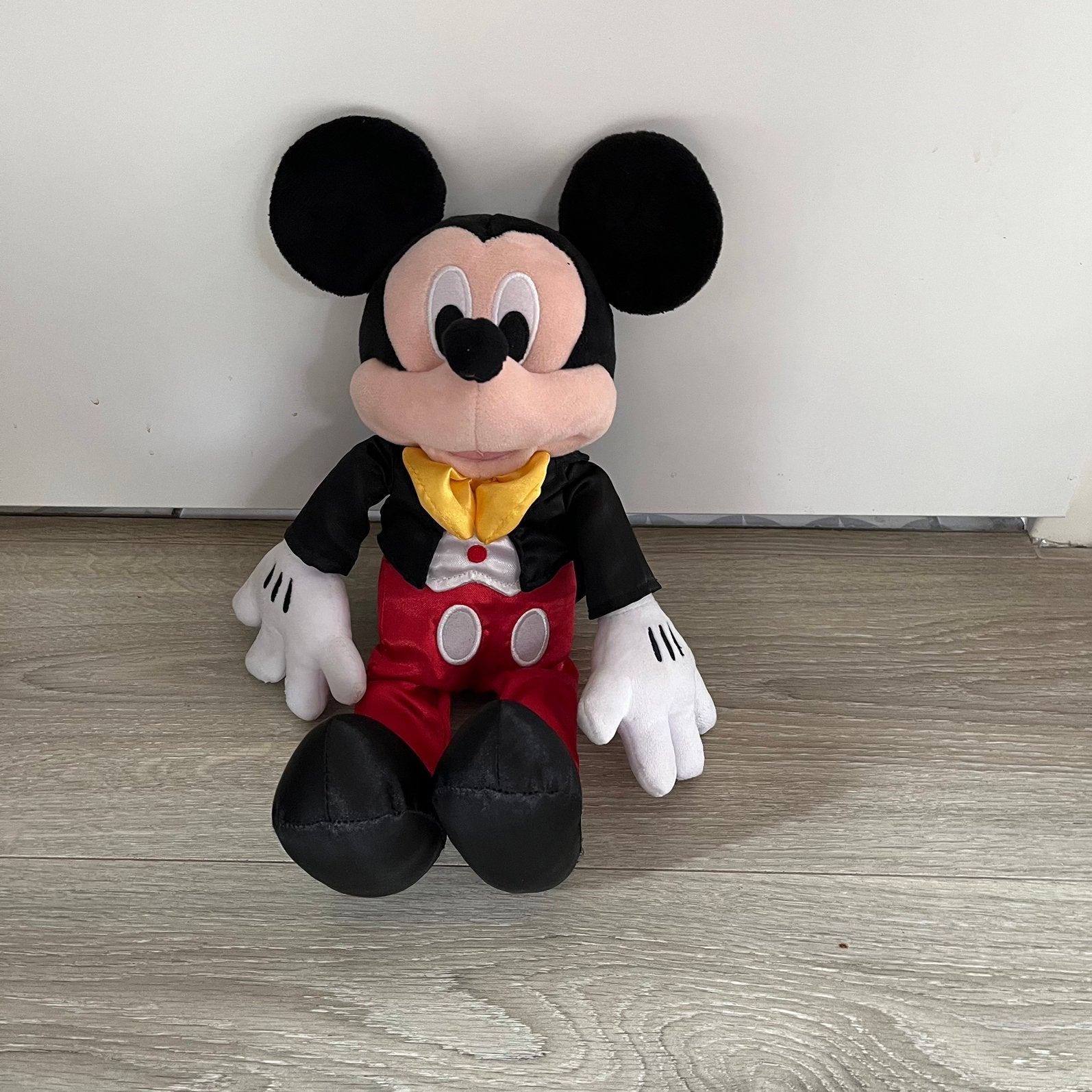 Originele Disneyland Paris Mickey Mouse Knuffel in Smoking, Ophalen of Verzenden, Mickey Mouse, Zo goed als nieuw, Knuffel