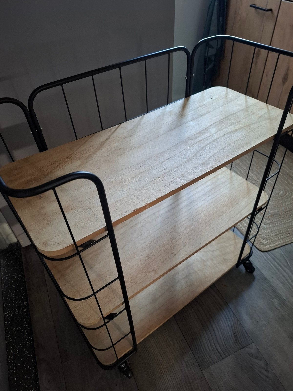 Keuken trolley met 3 grenen planken., Ophalen, Gebruikt
