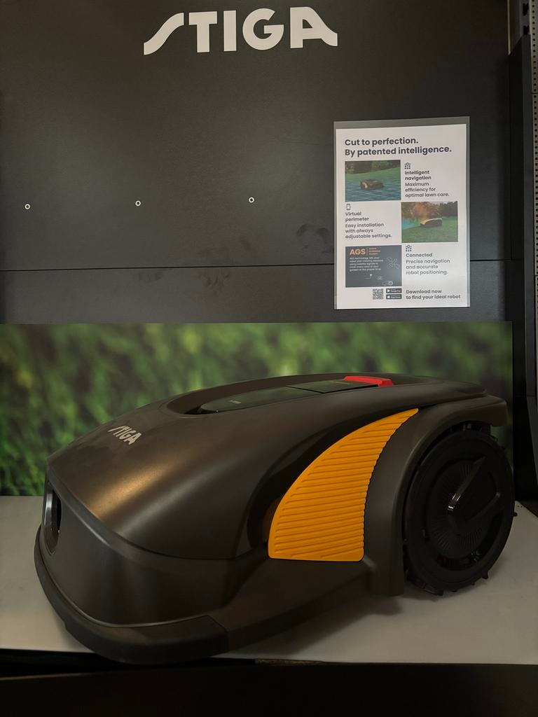 Stiga A3000 Robotmaaier - gps overarig 4500m2, Tuin en Terras, Grasmaaiers, Zo goed als nieuw, Ophalen of Verzenden