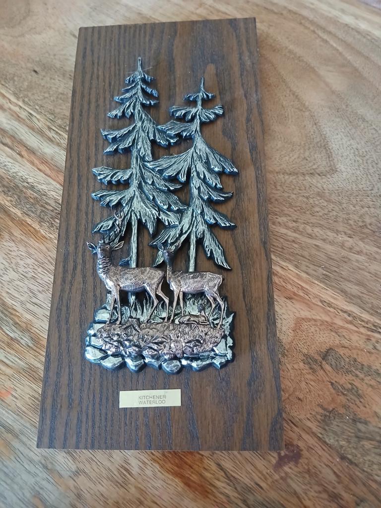Houten wanddecoratie met metalen herten en bomen, Ophalen of Verzenden