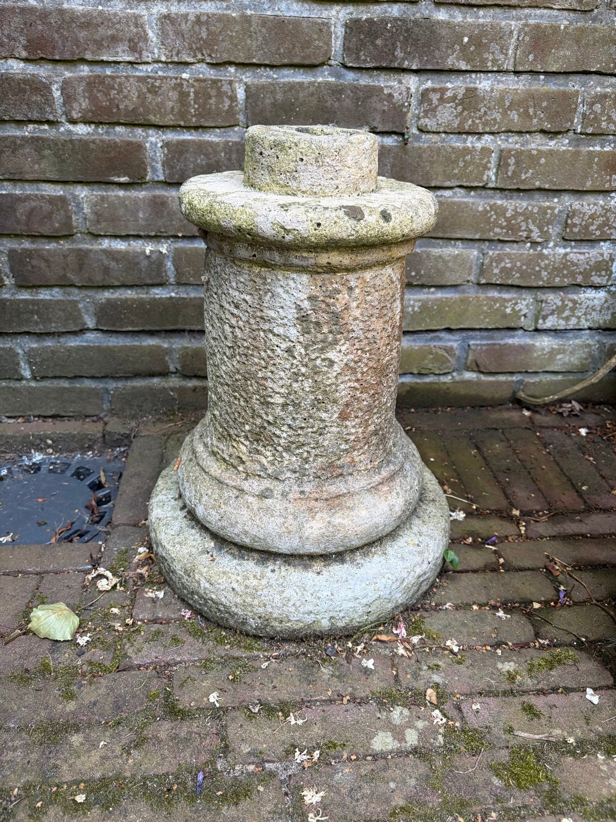 Oude decoratieve stenen sokkel/zuil voor tuin of terras, Antiek en Kunst, Ophalen