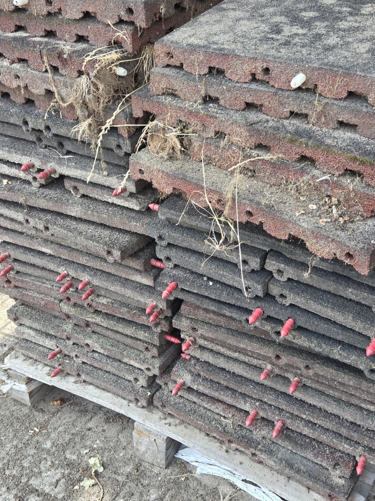 Gratis: Kapotte/gescheurde rubberen tegels (diverse), Tuin en Terras, Tegels en Klinkers, Ophalen, Gebruikt, ., Overige typen