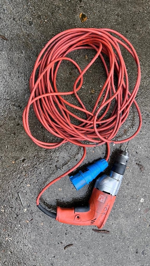 Fein boormachine met lange kabel en blauwe CEE stekker, Ophalen, Gebruikt, Boormachine