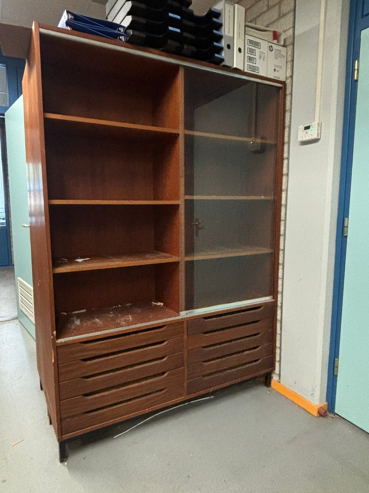 Vintage vitrinekast met lades gratis, Ophalen, Gebruikt, 100 tot 150 cm, 150 tot 200 cm