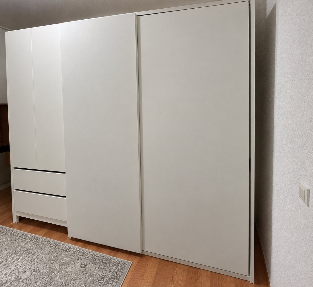 Ikea Witte kledingkast met schuifdeuren en planken, Huis en Inrichting, Ophalen, 200 cm of meer, 150 tot 200 cm, Zo goed als nieuw