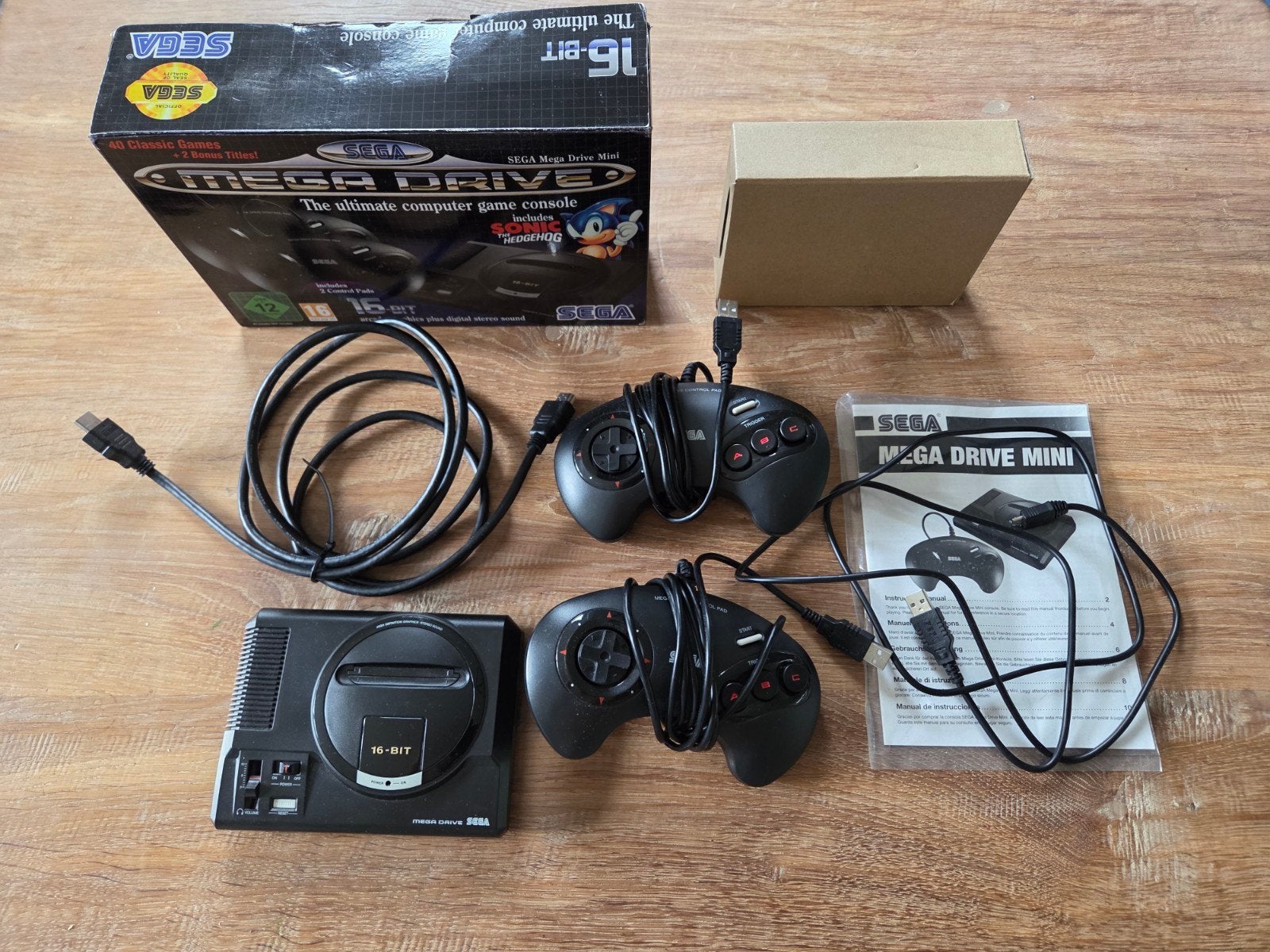 Sega Mega Drive Mini - Compleet en in goede staat, Spelcomputers en Games, Spelcomputers | Sega, Ophalen of Verzenden, Zo goed als nieuw