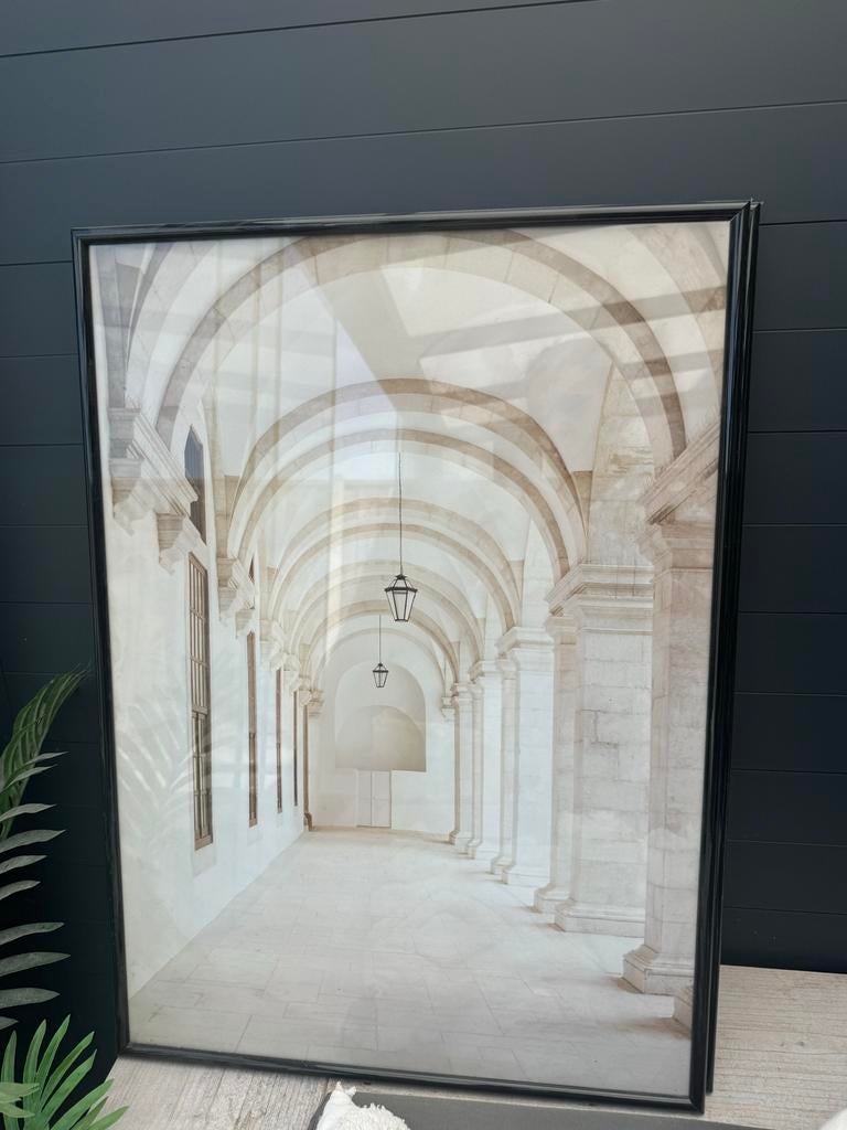 Ingelijste poster gang met bogen, zwart frame 70x50 cm, Ophalen of Verzenden