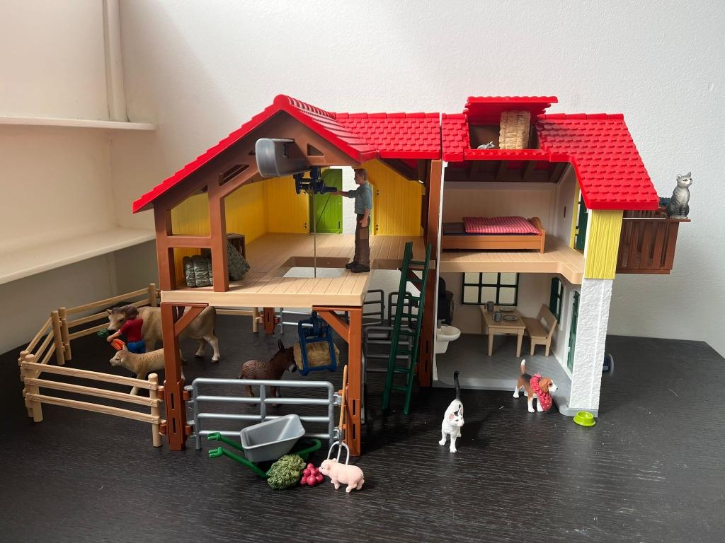 Schleich farm world boerderij met stal en dieren, Ophalen, Zo goed als nieuw