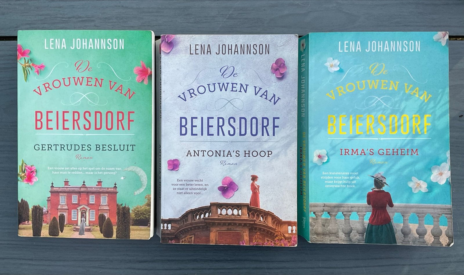 De Vrouwen van Beiersdorf - Lena Johannson (3 boeken), Ophalen of Verzenden, Gelezen