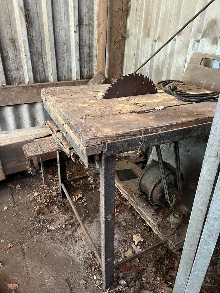 Oude zaagtafel - leuk ter decoratir, Ophalen, Gebruikt, Cirkelzaag, 30 tot 70 mm