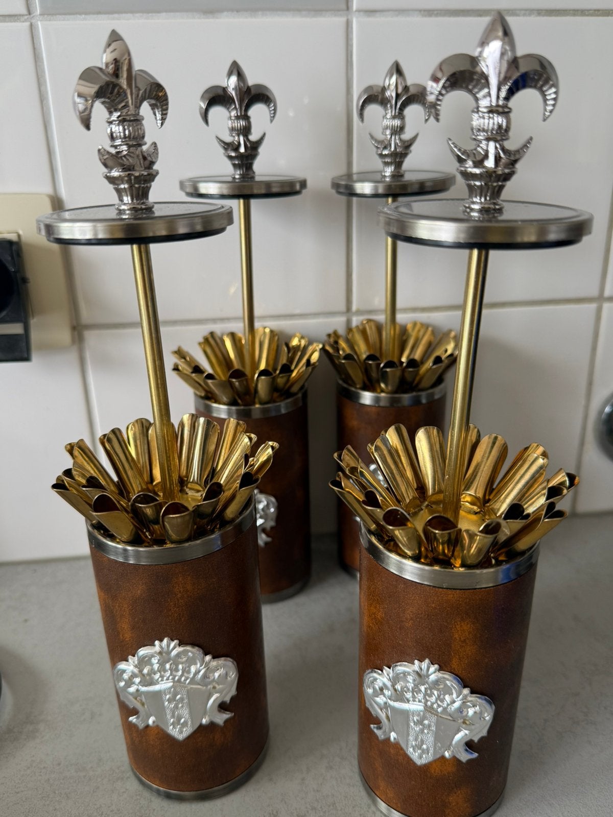 Vintage sigarettendispenser met Franse lelie - 4 stuks, Ophalen of Verzenden, Zo goed als nieuw
