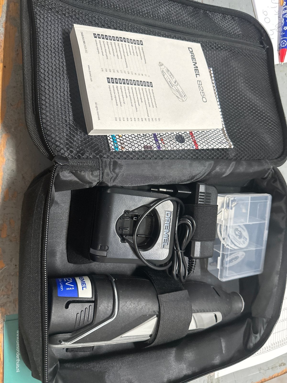 Nieuwe Dremel 8250 - Nooit gebruikt!, Doe-het-zelf en Verbouw, Ophalen, Nieuw, Multitool