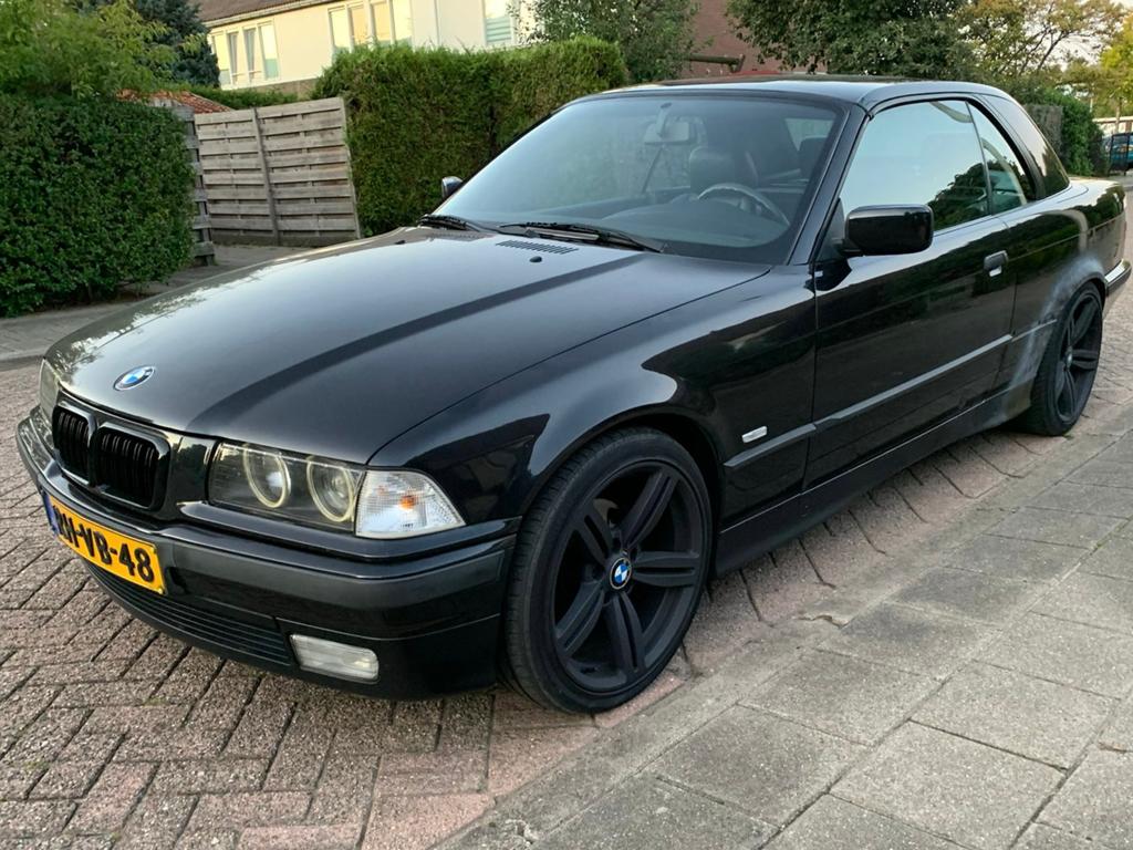 BMW 318i Cabriolet 1997 Zwart MET HARDTOP, Auto's, BMW, Particulier, 3-Serie, Airbags, Elektrische ramen, LED verlichting, Lederen bekleding
