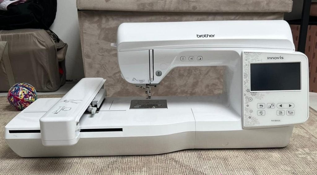 Brother Innovis NV880E Borduurmachine – Compleet pakk 300122, Hobby en Vrije tijd, Borduren en Borduurmachines, Ophalen of Verzenden