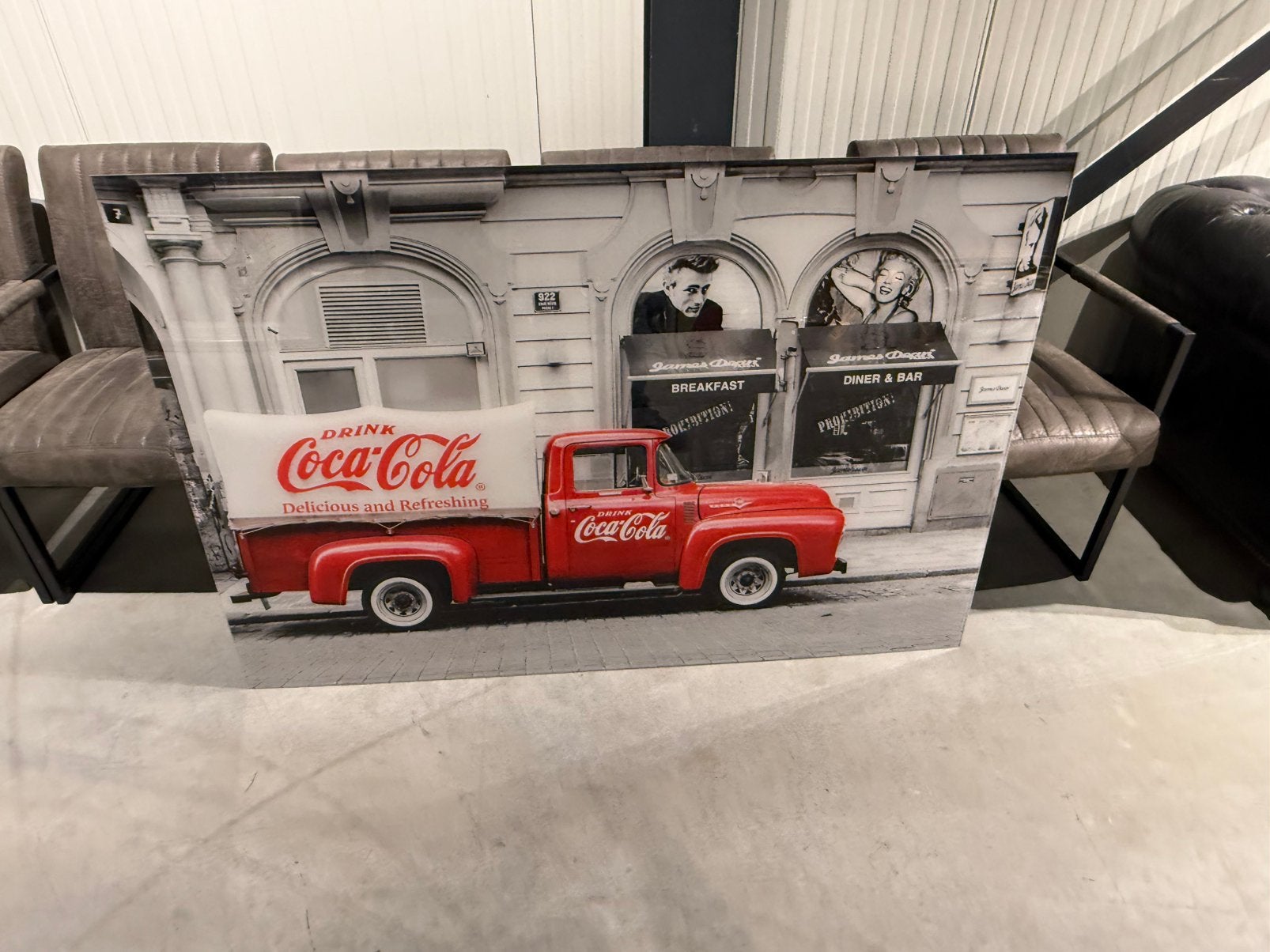 Schilderij coca cola, Ophalen