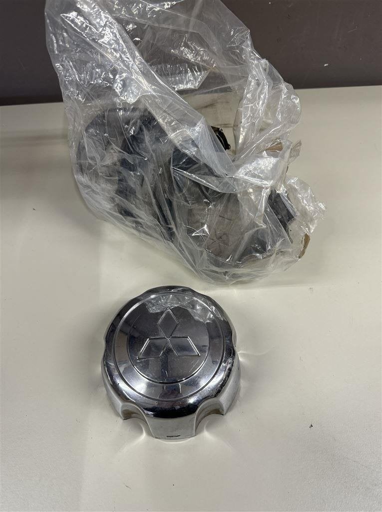 naafkappen - Mitsubishi L200 K74 chrome Mitsubishi L200 1999, Ophalen of Verzenden, Zo goed als nieuw