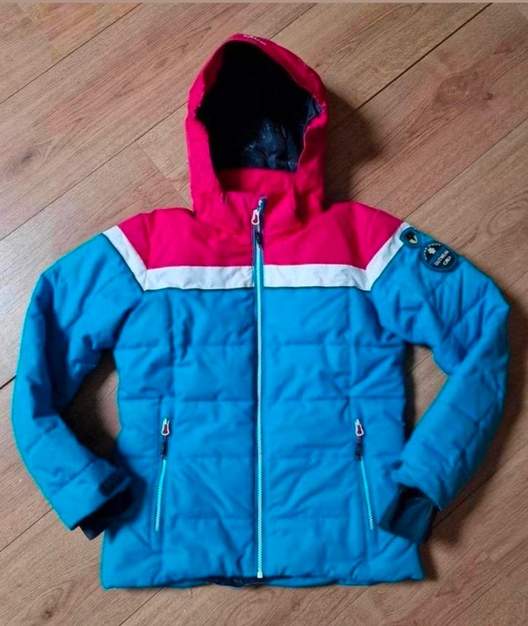 Skipak in maat 152 felle kleur sneeuwvangers en skipasrits, Sport en Fitness, Skiën en Langlaufen, Ophalen of Verzenden, 100 tot 140 cm