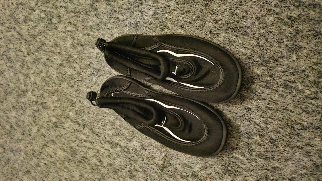 Waterschoenen maat 31 - Slechts 1x gebruikt voor afzwemmen, Ophalen of Verzenden, Zo goed als nieuw, Kind