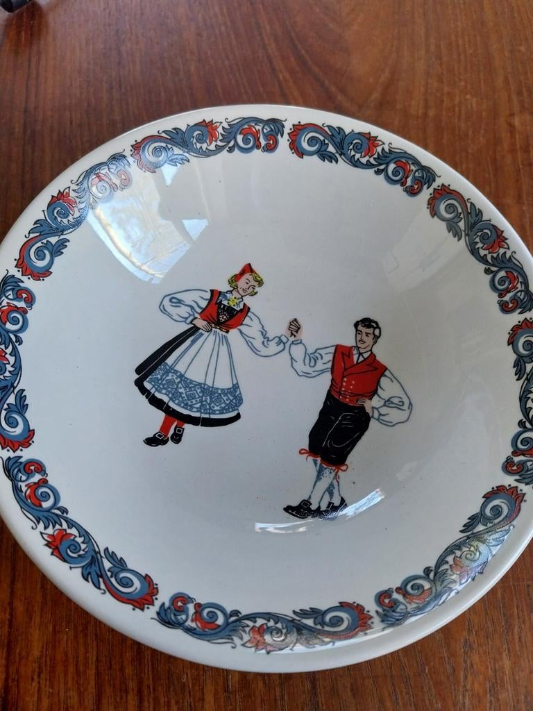 Schaaltje HARDANGER DANCERS van Figgjo Design Tante Brocante, Ophalen of Verzenden, Overige stijlen, Schaal of Schalen