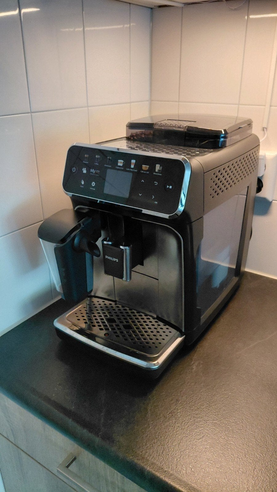 Philips Lattego 5400 Ep5447/90, Witgoed en Apparatuur, Koffiezetapparaten, Afneembaar waterreservoir, Koffiemachine, Zo goed als nieuw
