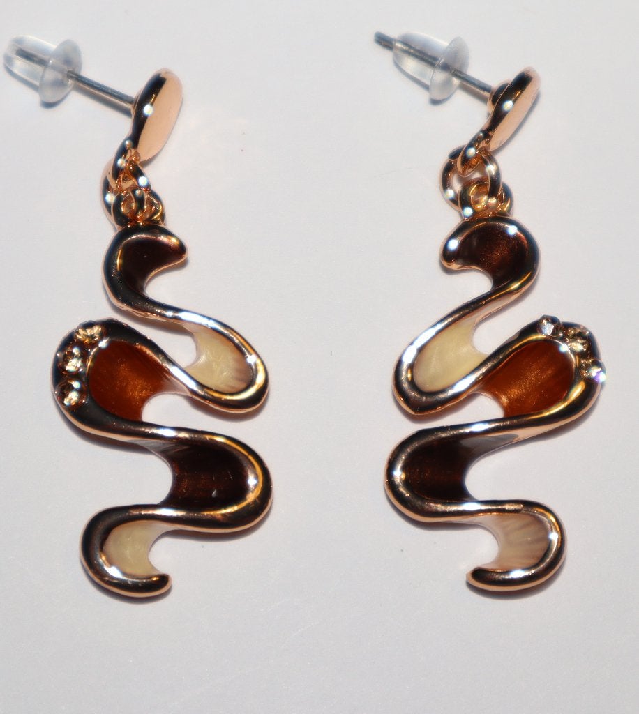 Sierlijke oorbellen in goud met wit, beige en bruin, Sieraden, Tassen en Uiterlijk, Overige materialen, Hangers, Beige, Nieuw