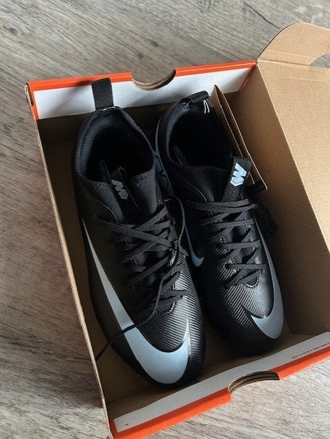 Nieuwe Nike voetbalschoenen - Maat 38,5, Nike, Nieuw, Ophalen of Verzenden, Sportschoenen