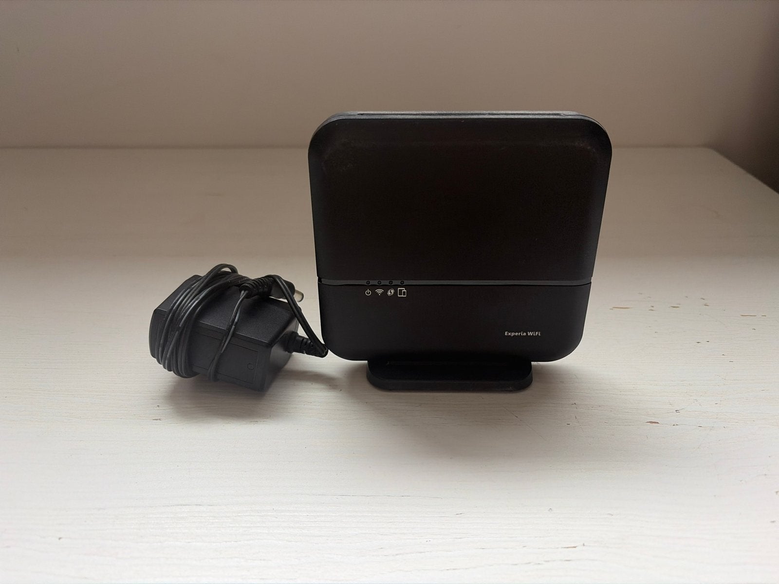 KPN Experia Box V8 Router met adapter, Computers en Software, Routers en Modems, Ophalen, Gebruikt, Router