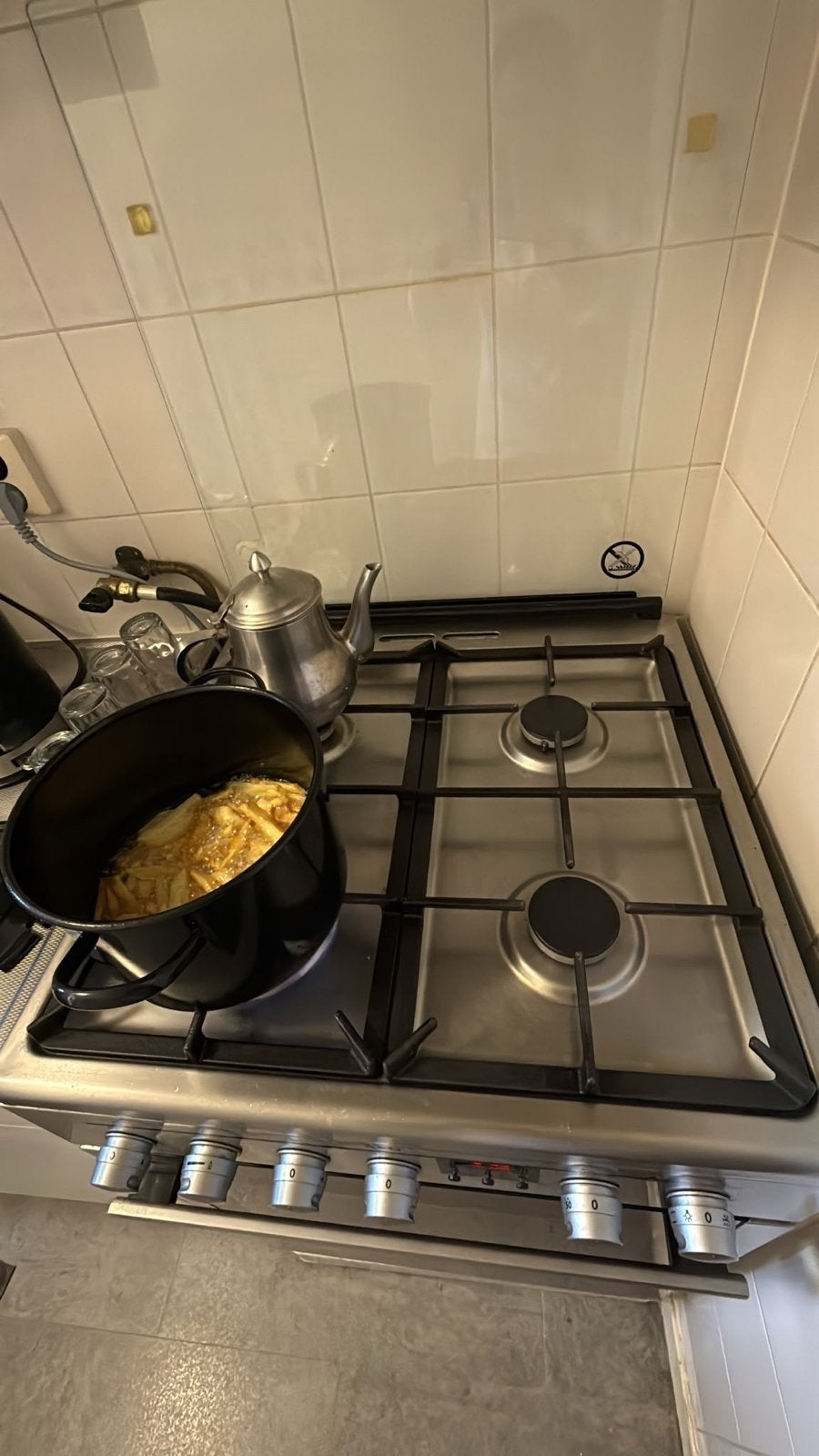 AEG Vrijstaand Gasfornuis met Oven, Ophalen, 60 cm of meer, 4 kookzones, Zo goed als nieuw