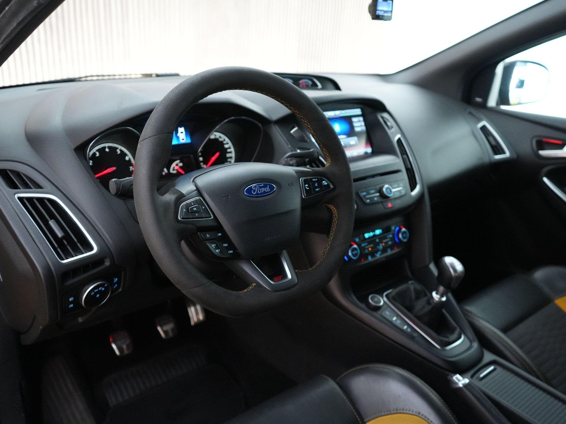Ford Focus ST-2 2.0 250pk |Bull-X|RS-bumper & spoiler|Eibach, Euro 5, 15 km/l, Gebruikt, Zwart