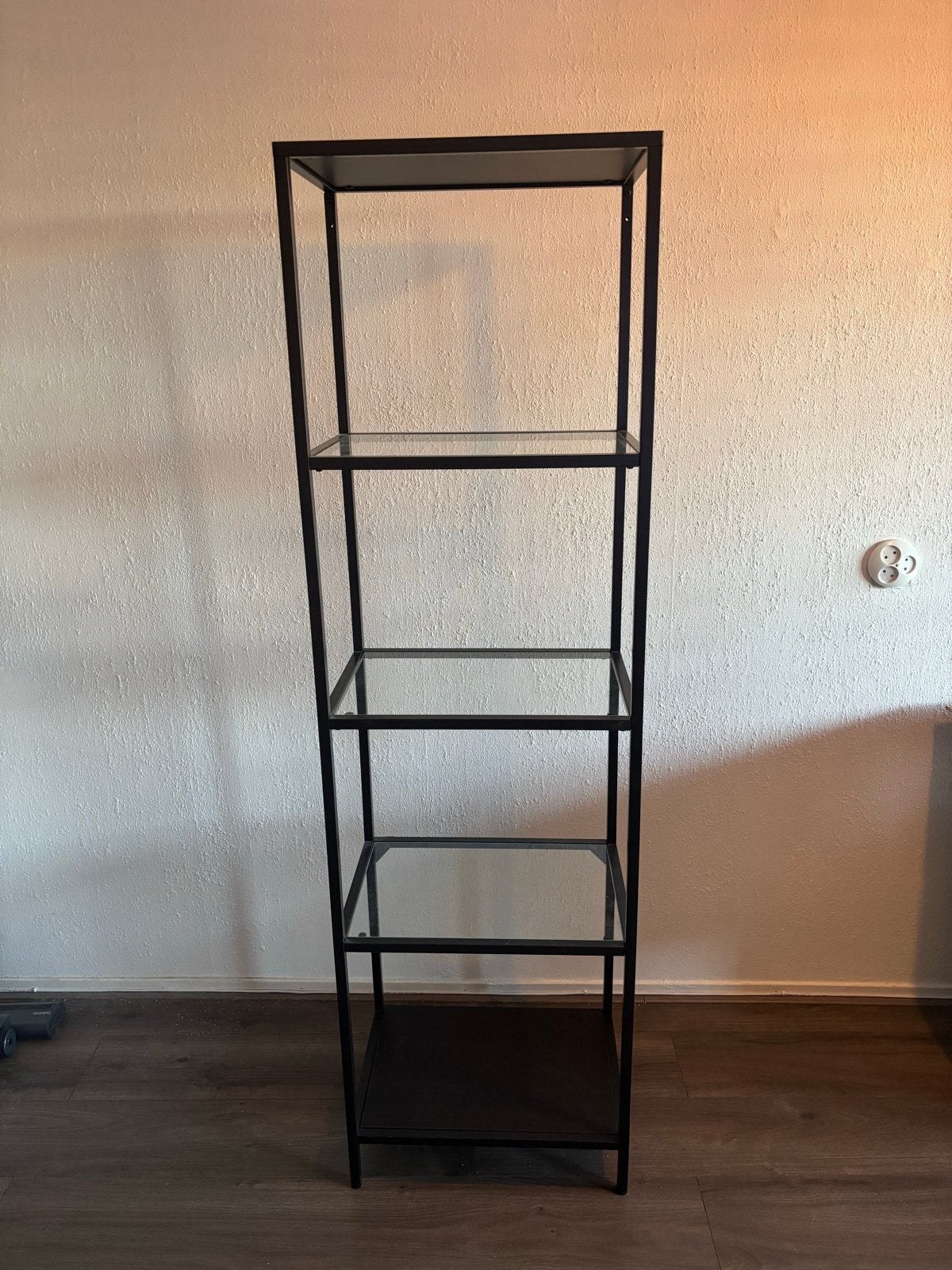 IKEA Vittsjö Stellingkast Zwart met Glazen Planken, Ophalen, Met plank(en), Gebruikt, 50 tot 100 cm