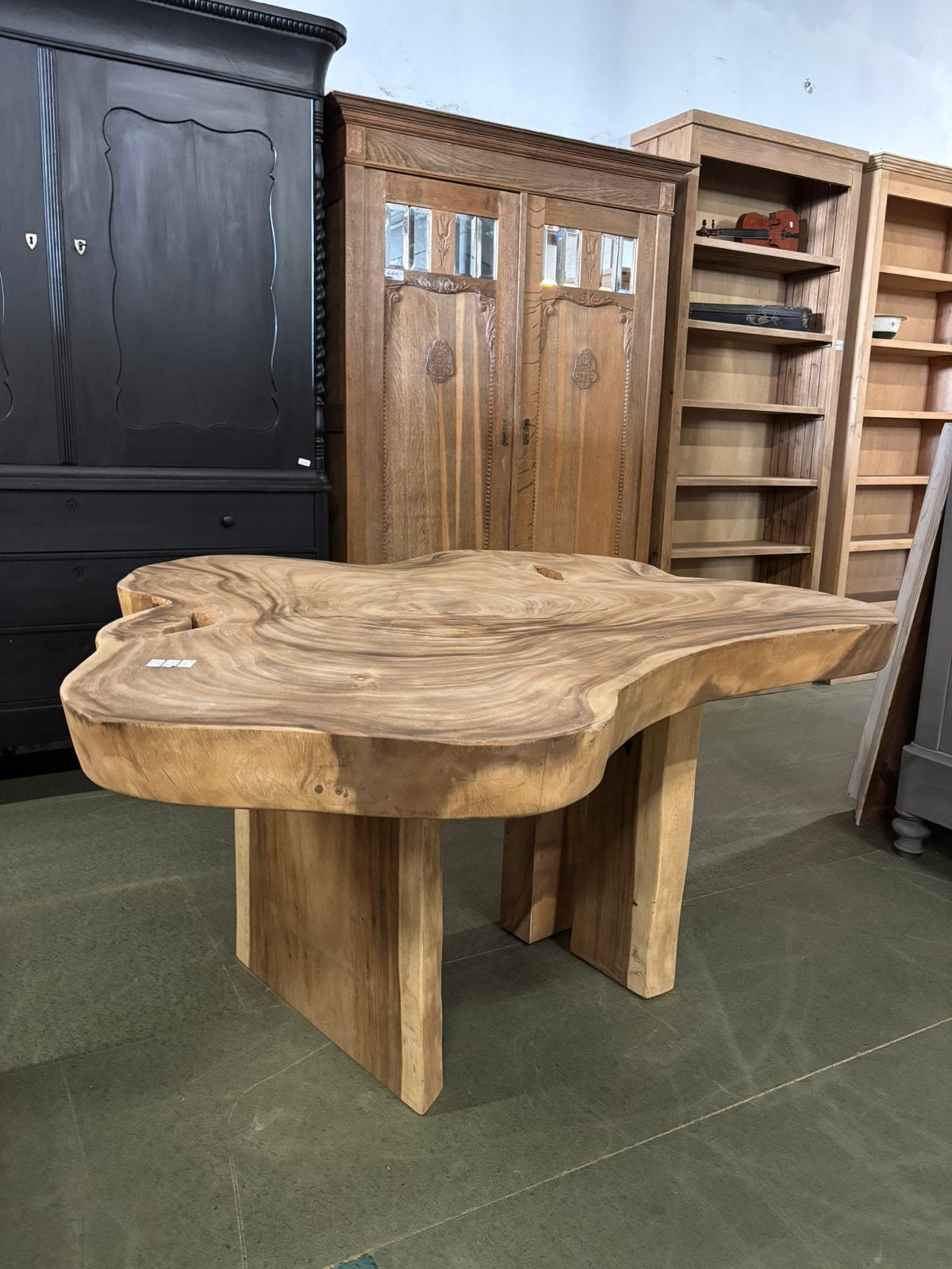 Unieke Suar Houten Tafel Massief Hout met Natuurlijke Vorm, Ophalen, Overige materialen, 100 tot 150 cm, Hoevesteenwijkerwold@gmail.com