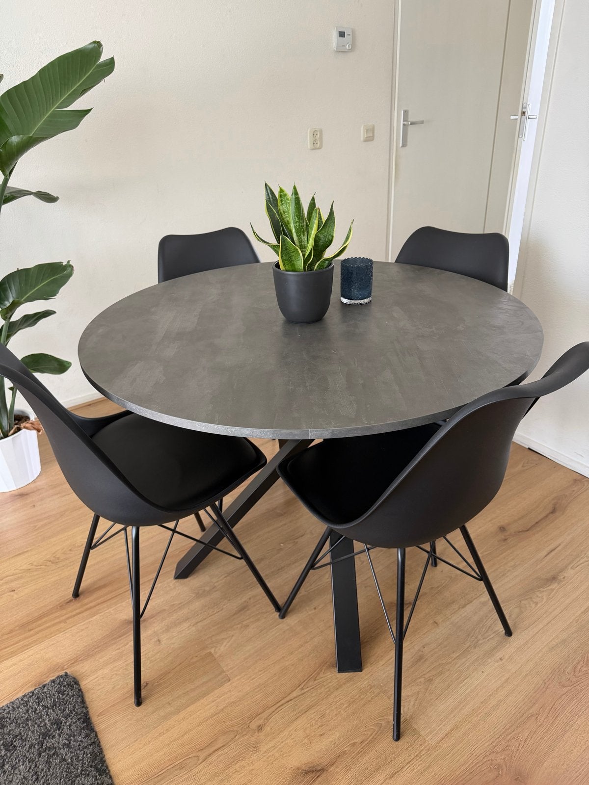 Moderne ronde eettafel met 4 stoelen, Huis en Inrichting, Ophalen, 100 tot 150 cm, Rond, Zo goed als nieuw
