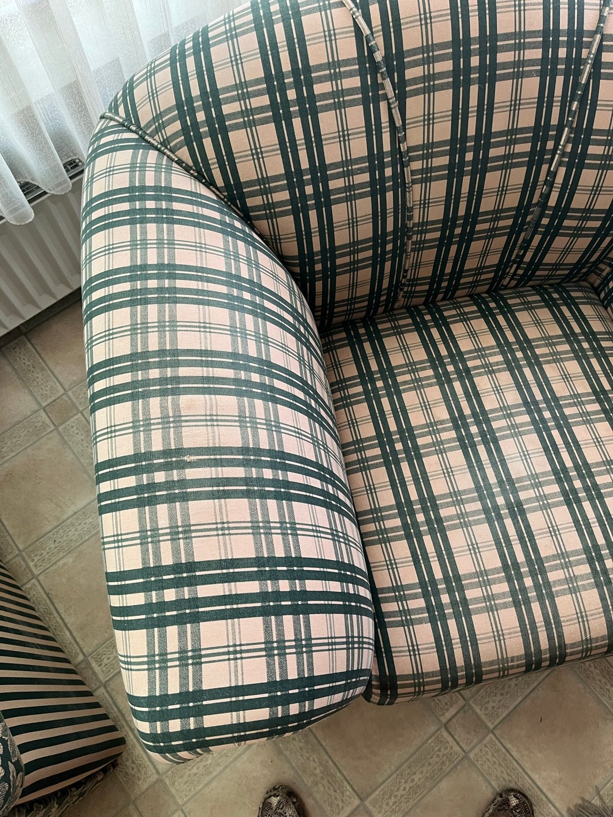 Tijdloze robuuste stoel in Engelse countryclub stijl, Ophalen, Gebruikt, Stof, 75 tot 100 cm