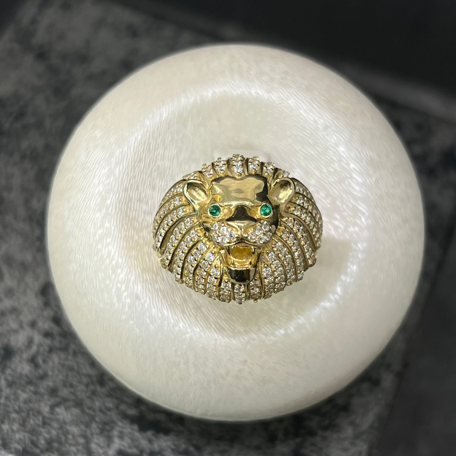 14k gouden ring leeuw model smaragd ogen, Ophalen of Verzenden, Nieuw, Goud, Heer