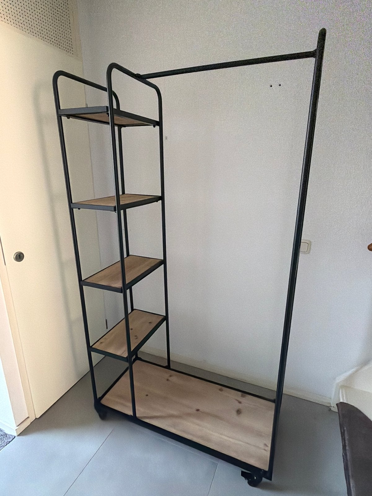 Kledingrek met planken - Industrieel design, Ophalen, Met plank(en), 100 tot 150 cm, Zo goed als nieuw