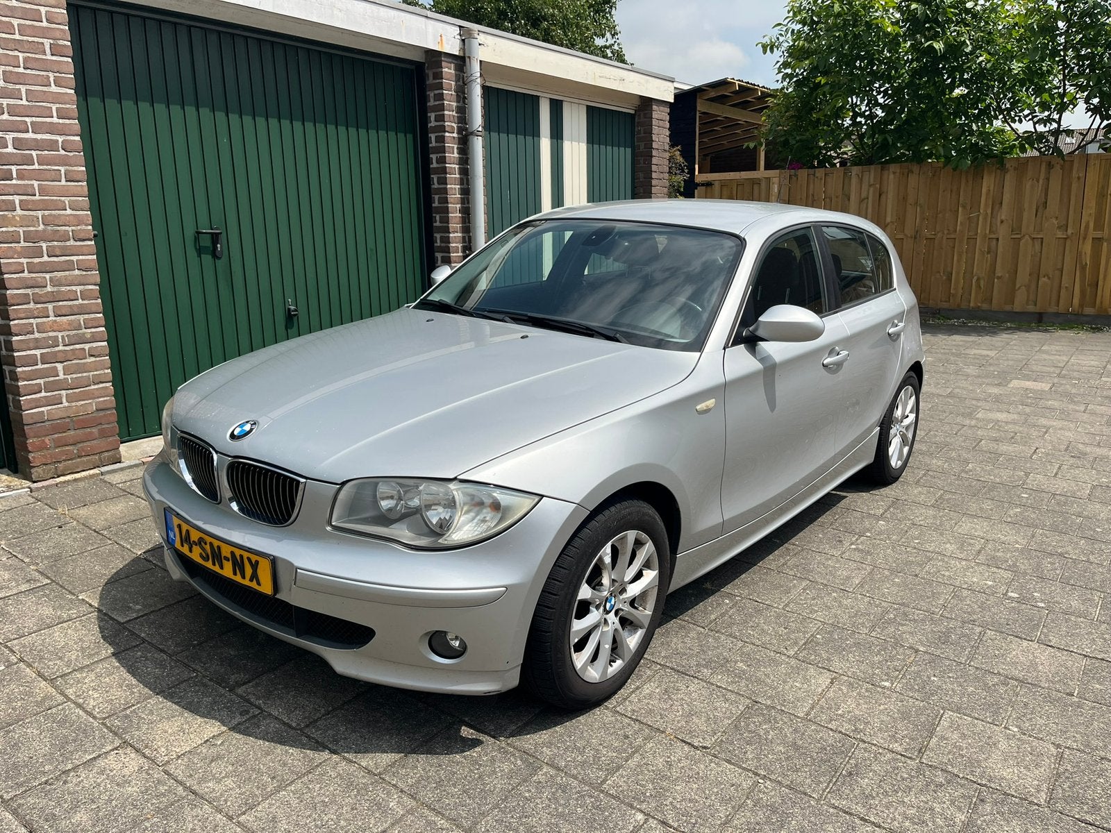 BMW 1-Serie 2.0 120I 2006 Grijs met schade, Auto's, Achterwielaandrijving, 1995 cc, 4 cilinders, 1200 kg