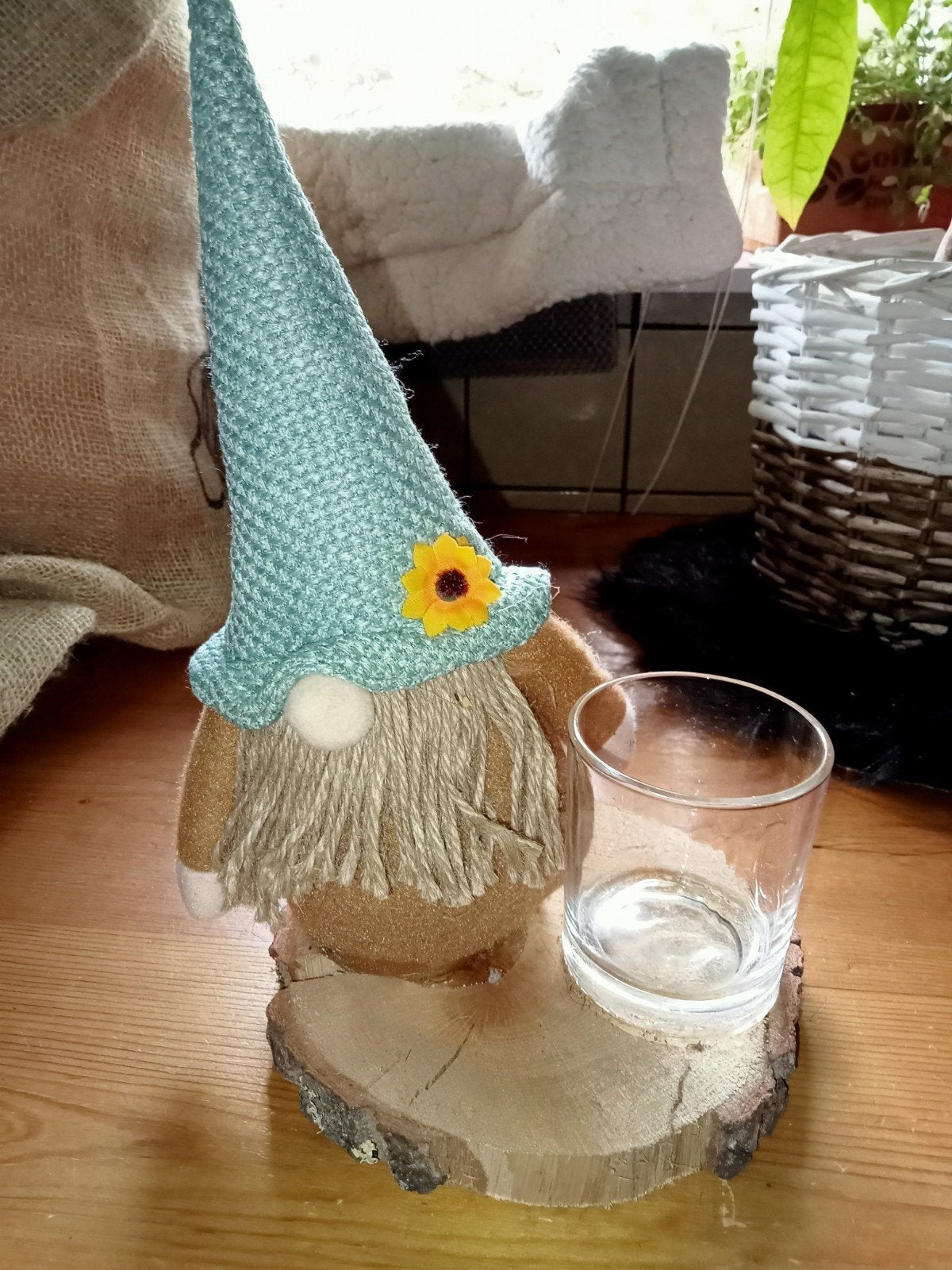 Leuke kabouter op stam/ plank met glaasje voor een plantje, Ophalen of Verzenden, Zo goed als nieuw