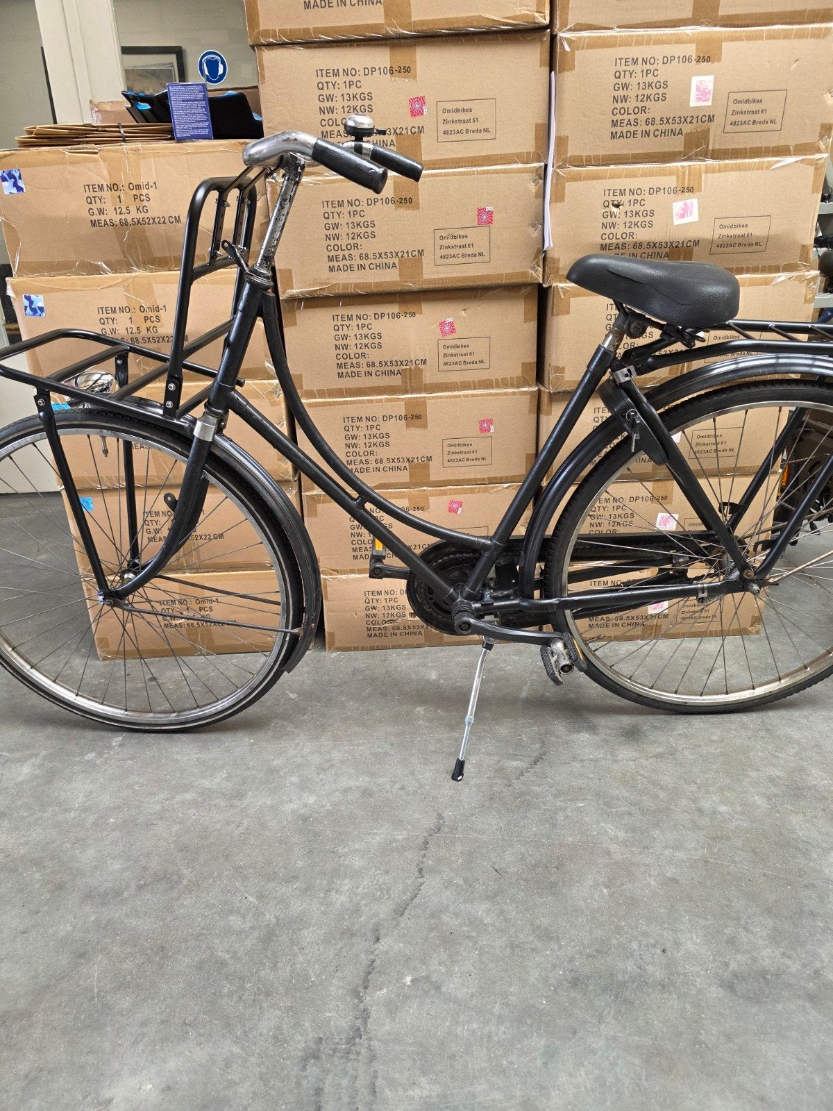 28 Inch Zwarte transportfiets met voordrager, Terugtraprem, Ophalen of Verzenden, Gazelle, 53 tot 56 cm