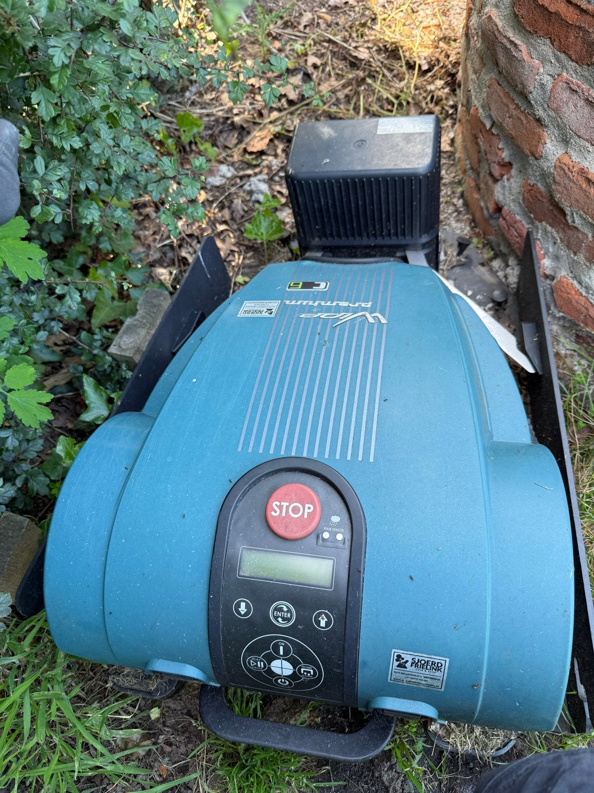 Gebruikte Wiper C6 Robotmaaier - 600m2, Ophalen of Verzenden, Gebruikt, Met regensensor