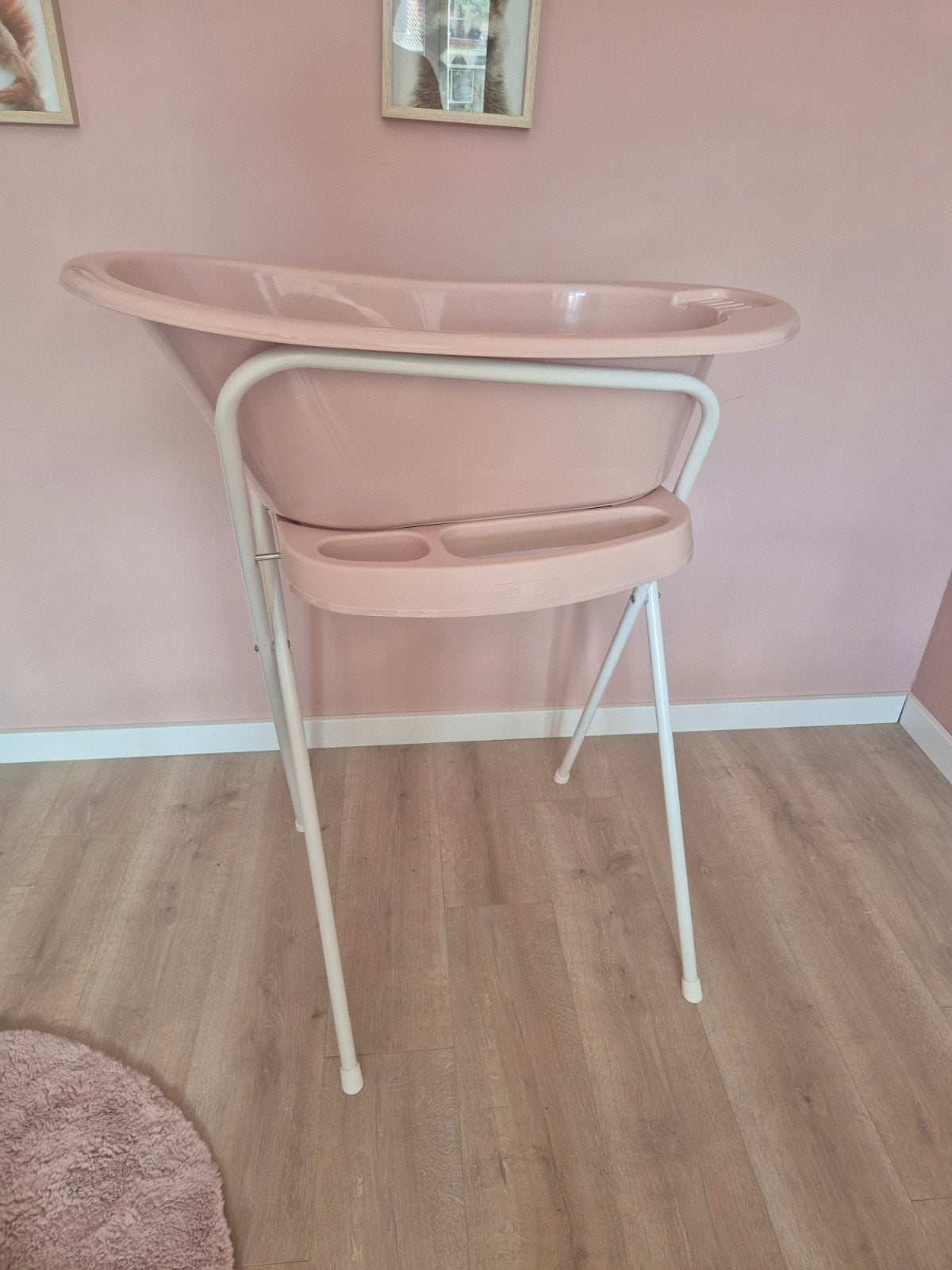 Bébé-jou babybadje met standaard en badzitje, Ophalen, Tummy Tub, Zo goed als nieuw, Bébé-jou
