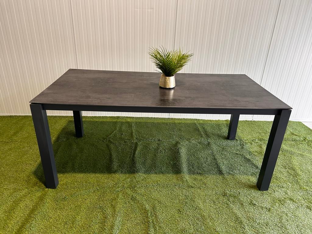 Foto 2 van Santika Yoko Dining Tuintafel 180x90cm - Graniet Look HPL