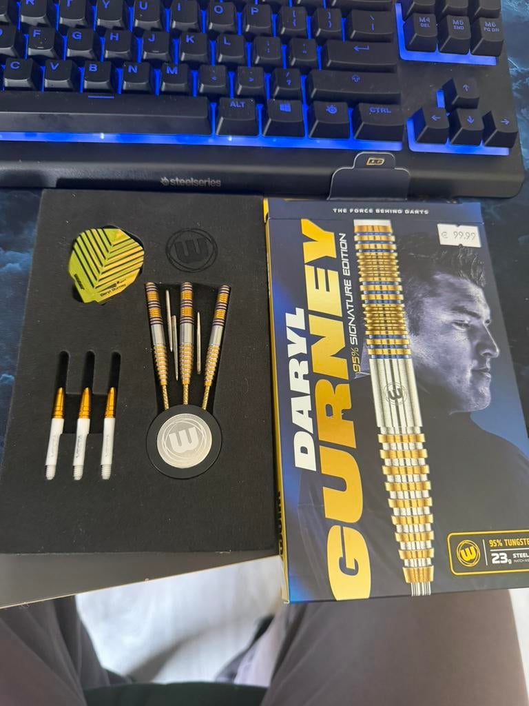Daryl gurney darts, Ophalen of Verzenden, Zo goed als nieuw, Pijlen