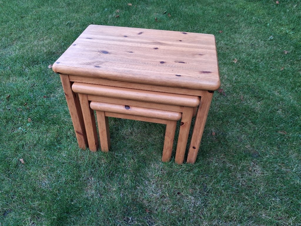 Grenen mimiset bijzettafels, set van 3, Gebruikt, Vierkant, 55 tot 75 cm, Hout