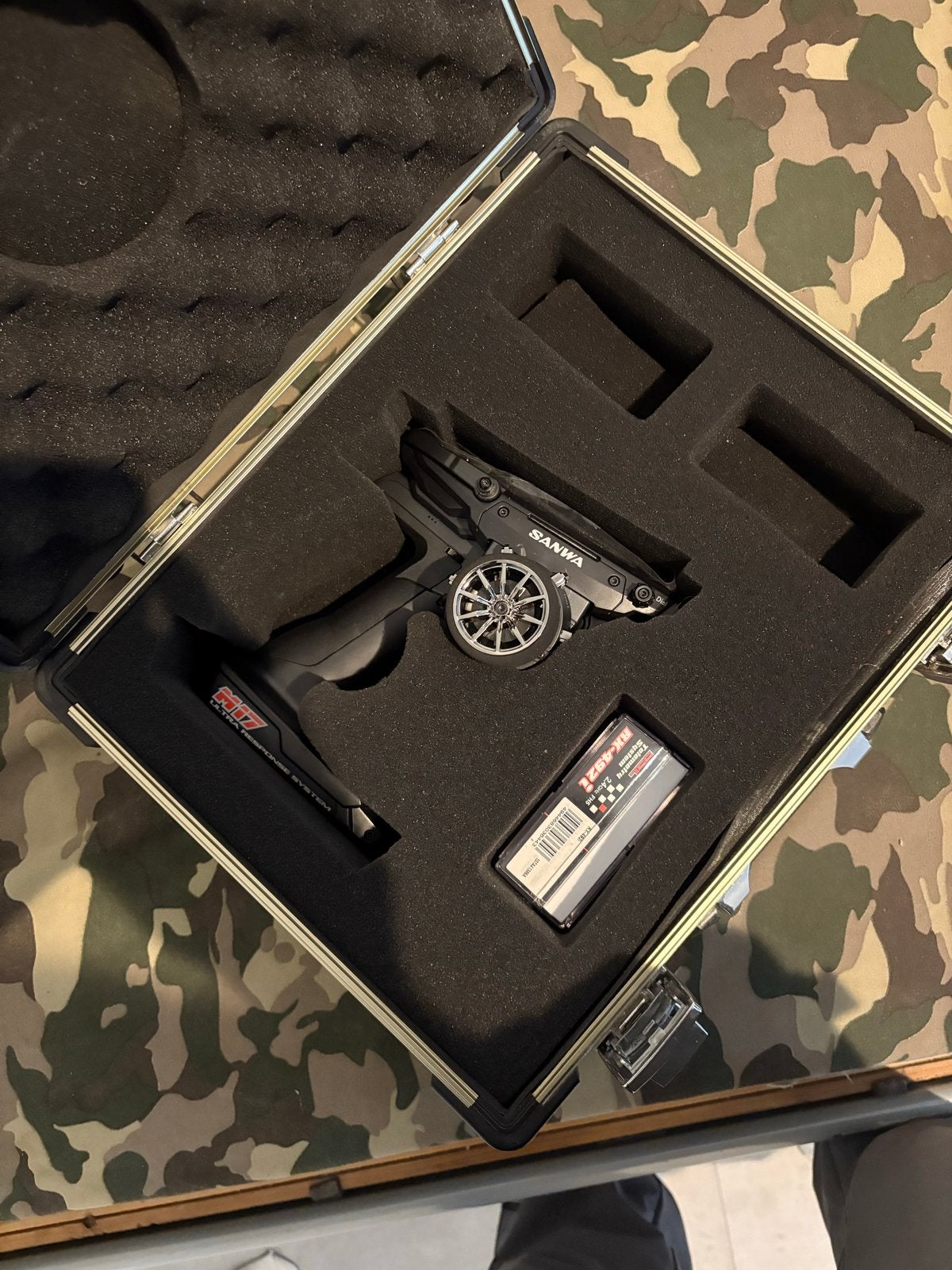 Sanwa M17 zender met RX-492i ontvanger, Ophalen, Zo goed als nieuw, Onderdeel