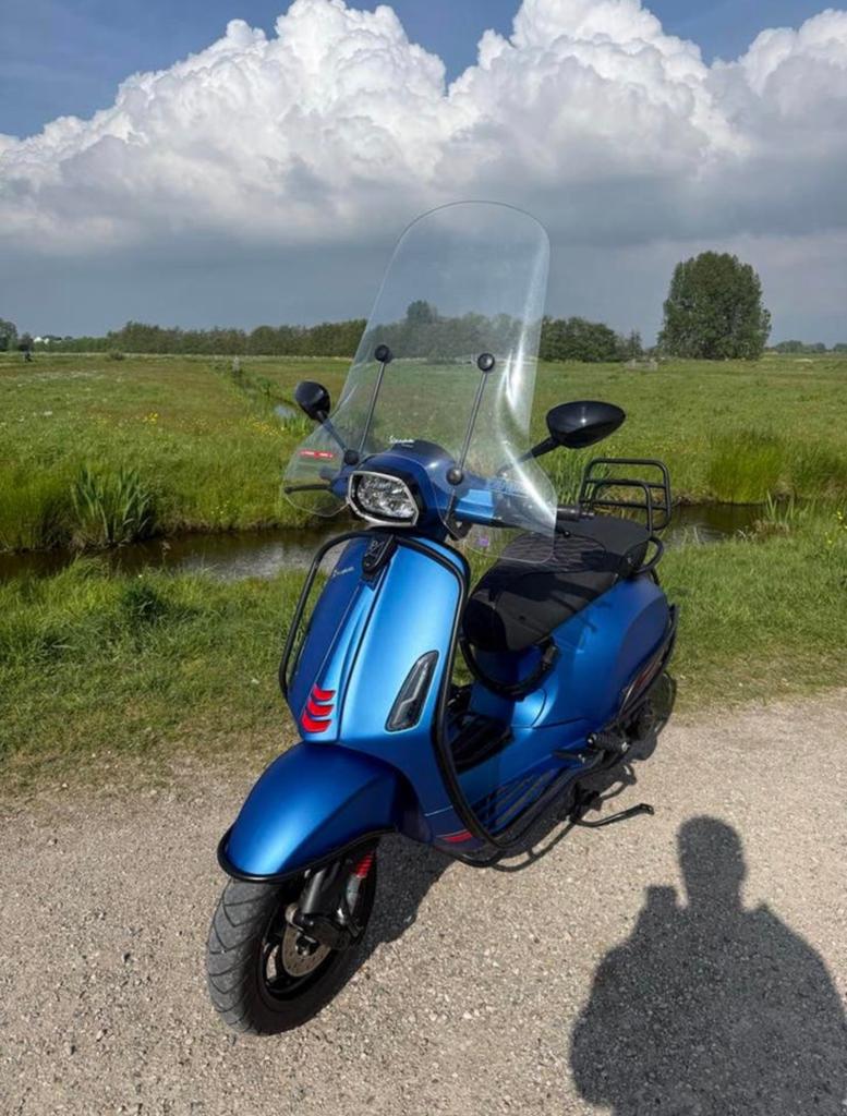 Vespa Sprint weinig km!!!, Fietsen en Brommers, Scooters | Vespa, Ophalen, Vespa S, Zo goed als nieuw, Benzine