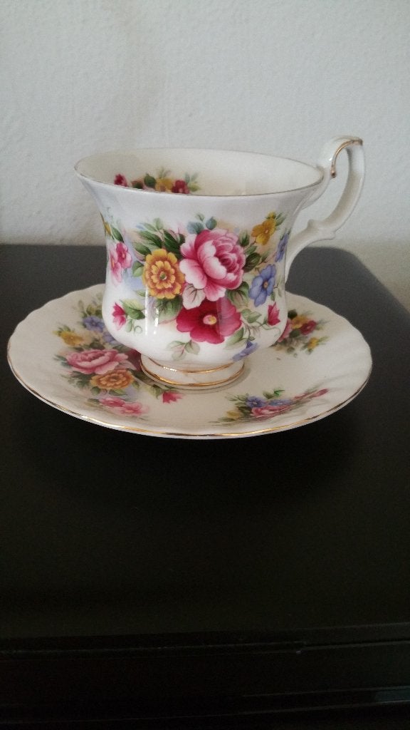 royal albert kop en schotels, Verzamelen, Porselein, Kristal en Bestek, Ophalen, Zo goed als nieuw, Porselein, Kop en/of schotel