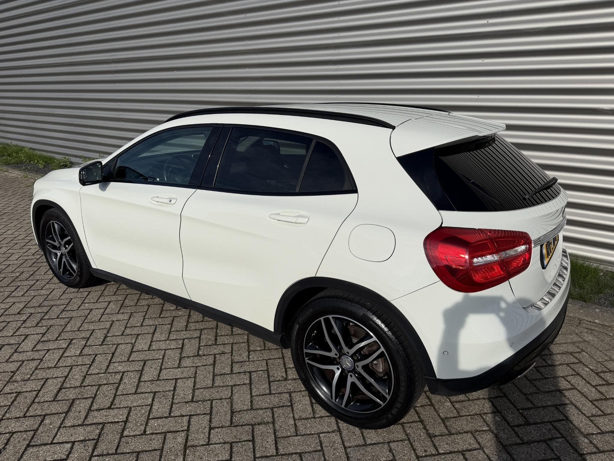 Mercedes-Benz GLA-klasse 200 Trekhaak Leder Night, Auto's, Gebruikt, 715 kg, Wit, 1595 cc