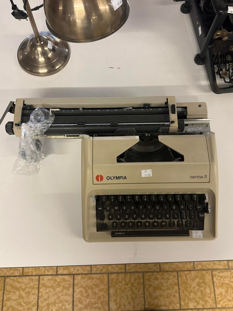 Mooie typemachine van Olympia, Diversen, Typemachines, Ophalen, Olympia, Olympia, Zo goed als nieuw